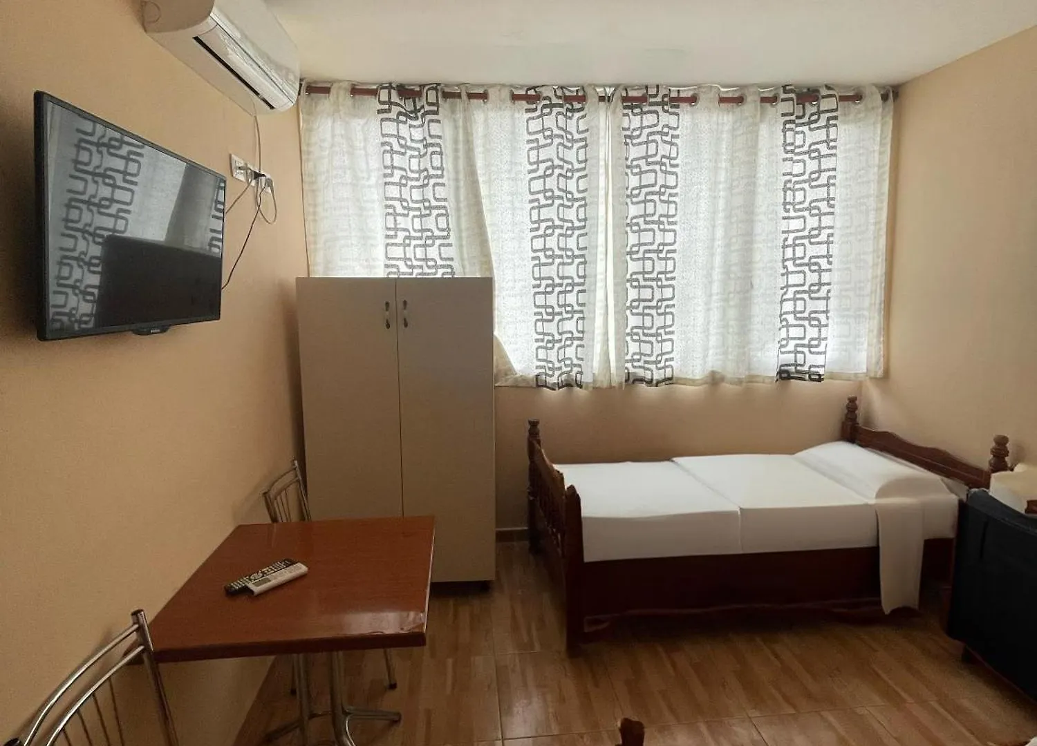 Hotel Kombinat Tirana